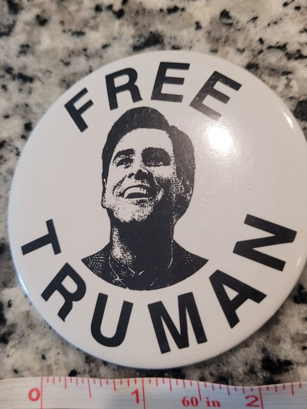 VINTAGE 1998 THE TRUMAN SHOW MOVIE PROMO BUTTON - JIM CARREY FREE TRUMAN PIN